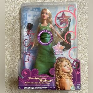 Taylor Swift Teardrops on my Guitar Singing Doll